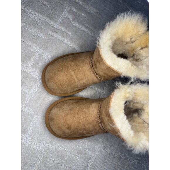 UGG Mini Bailey Bow II Boot Kids Toddlers Chestnut WORN ONCE - Picture 8 of 11